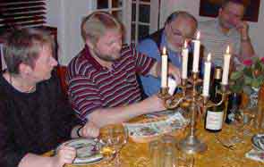 Ved repræsentantskabsmødet den 29. september 2002 var Per Andersen (i midten) og hustruen Inge vært ved en dejlig middag i hjemmet i Vanløse
